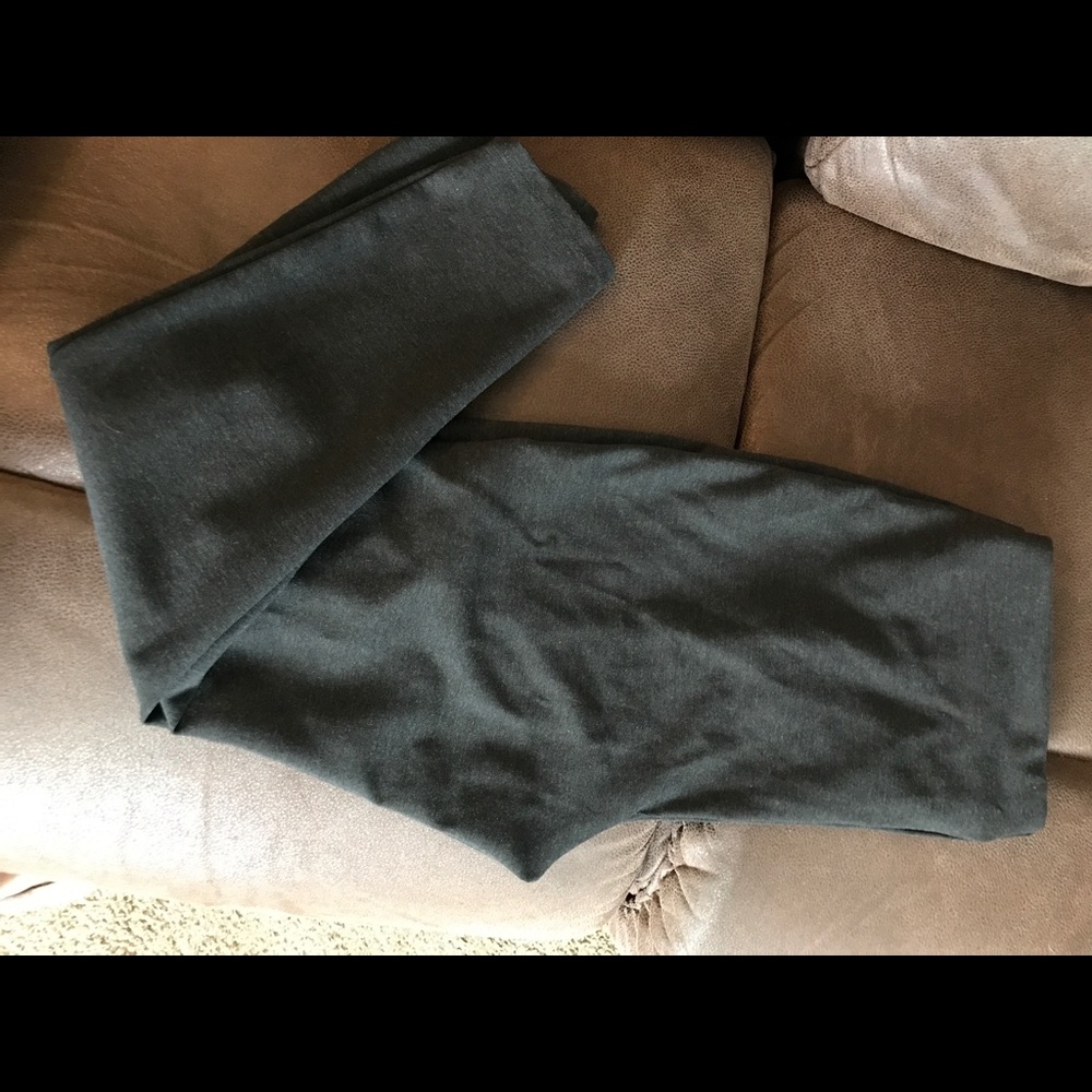 Chicos Harper size 2 gray leggings.